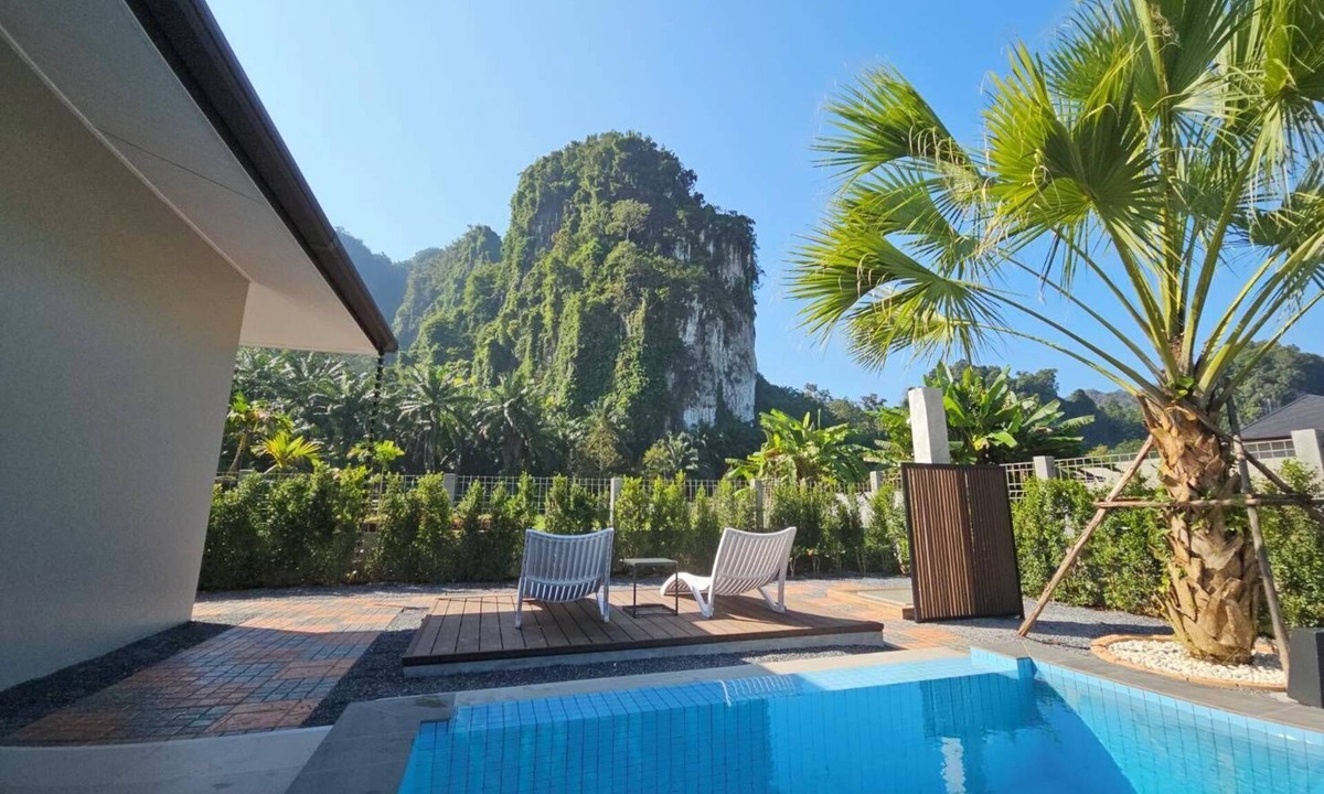 Krabi Villa | The white mountain pool villa @ Ao nang