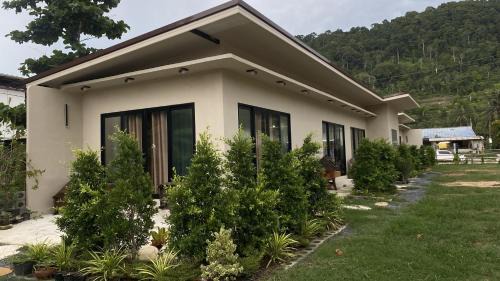 Ko Lanta Bed & Breakfast | Tienhom Villa at kohlanta
