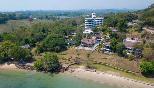Chakphong Apartment | TRIPLET Suite Rayong Seaview Private Beach