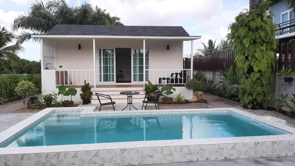 Downtown Krabi Villa | Tropical Pool Villa Easy Walk to Night Market