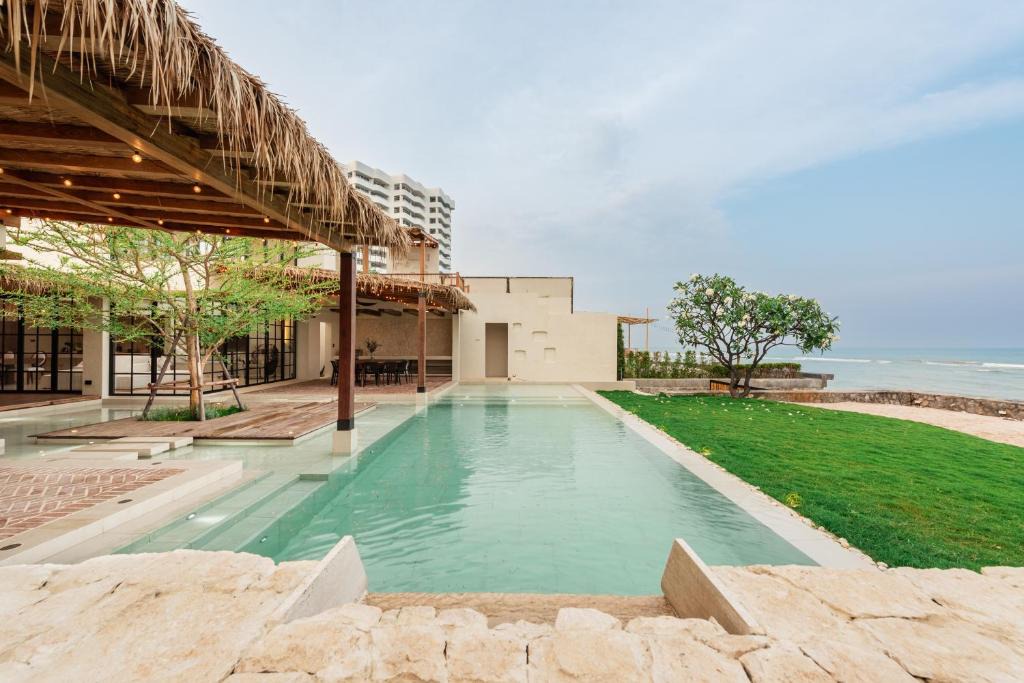 Hua Hin Villa | Ultra Luxury Beachfront 5 Bedrooms Pool Villa