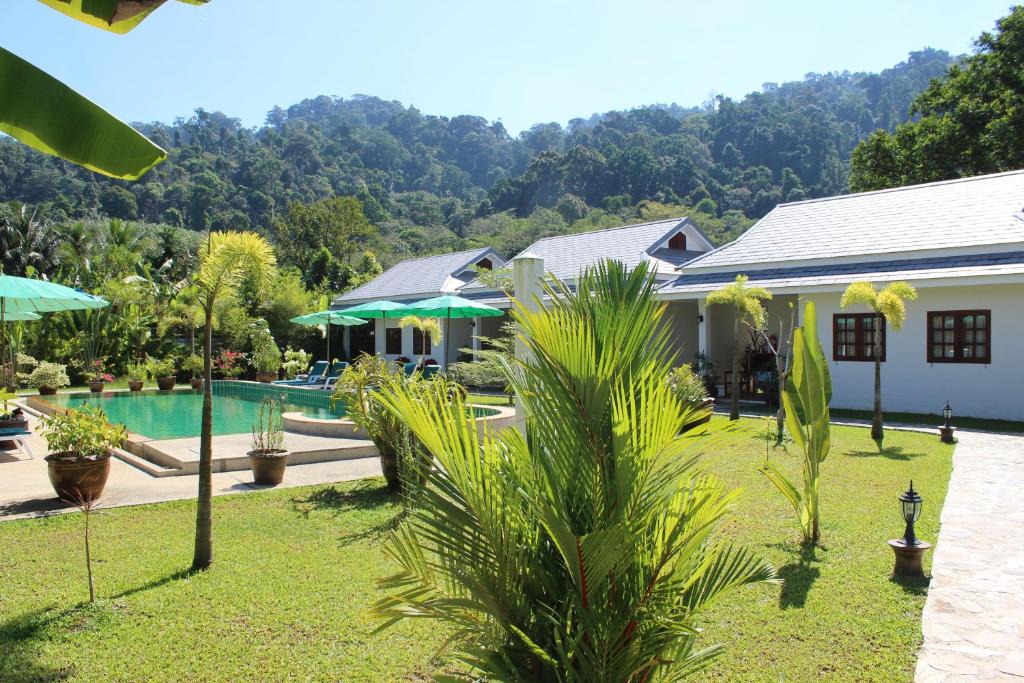Khuekkhak House | Villa Colina Khao Lak Rooms and Bungalows - Adults Only