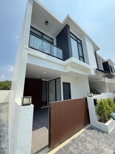 North Pattaya Villa | Villa La Richie - Luxury Townhouse in a comfortable area