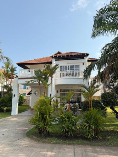 Kram Villa | Villa Maris - Blue mango residence, Mae Phim