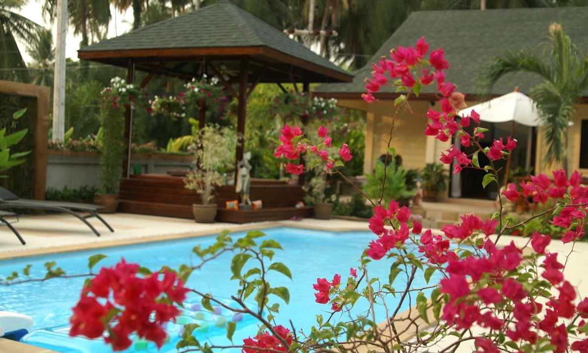 Hua Thanon Villa | Wonderful Family Garden Villa, very close to the beach, private and spacious.