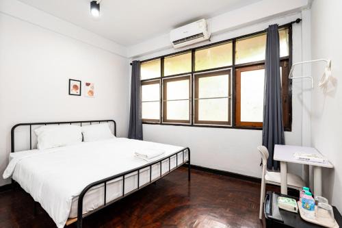 San Chao Pho Suea Apartment | XX BAO The Giant Swing - เบา ศาลเจ้าพ่อเสือ ถนนตะนาว