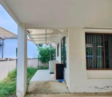 Si Sunthon Resort | บ้านเดียวหรูทั้งหลัง สำหรับพักตากอากาศ 2 ห้องนอน 2 ห้องน้ำ