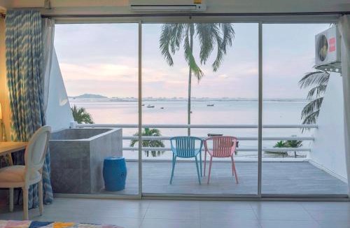 Si Racha House | มารินอส บีชเฮ้าส์ Marinos Beach house