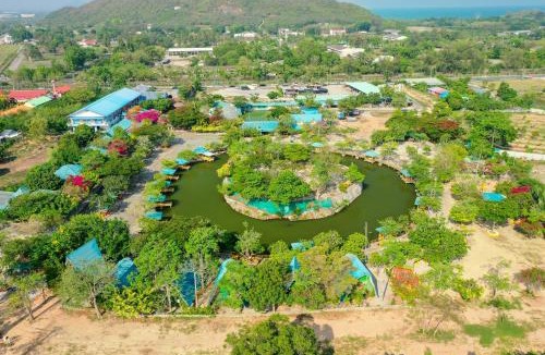 Sattahip Hostel | แฝดสามการ์เด้นท์รีสอร์ท แสมสาร Fadsarm Garden Resort Samaesan