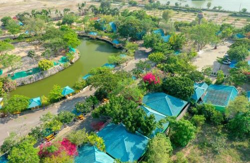 Sattahip Hostel | แฝดสามการ์เด้นท์รีสอร์ท แสมสาร Fadsarm Garden Resort Samaesan
