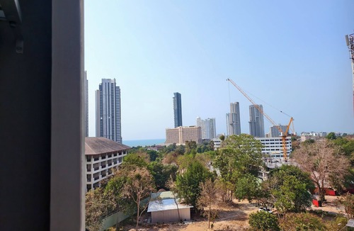 North Pattaya Condo | 1-bedroom side sea view 5mins to terminal 21 and Pattaya beach free wifi