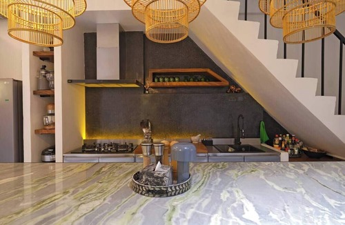 Phra Khanong House | 10 min BTS 1Gbs WIFI NFLIX Full Kitchen HomeCinema
