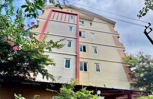 Chan Kasem Apartment | 107 Budget Room Utilities Balcony in Ratchada