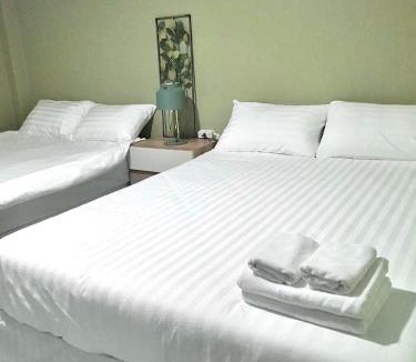 Talat Nuea Hostel | 113 Yellow House Hostel