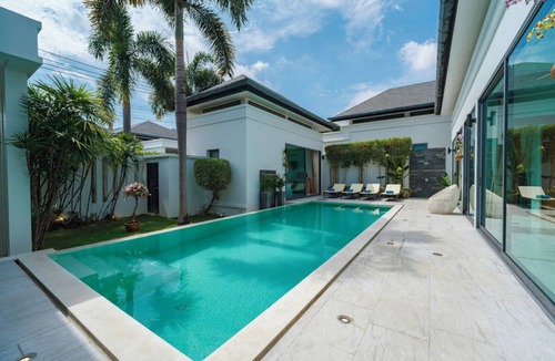 Ban Saiyuan House | 3 Bedrooms Private Pool Villa