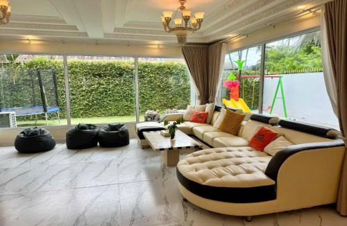 Si Sunthon Villa | 5 Bedrooms Villa 5 min walk to Bangtao beach
