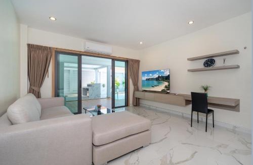 Chalong Villa | 5 BR Pool Villa Montri-Near Big Buddha Hill