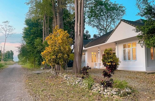 Ban Pa Yang House | A cozy 4-bedroom house for up to 8 people, near Suratthani Railway Station.