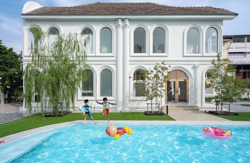 Phasi Charoen Villa | Arpo Pool Villa Riverside Bangkok | 3-Bedroom Private Villa Near MRT & Iconsiam
