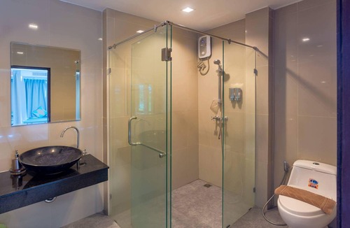 Patong Hotel | Awesome room located in the higher hill of patong