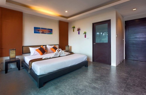 Patong Hotel | Awesome room located in the higher hill of patong