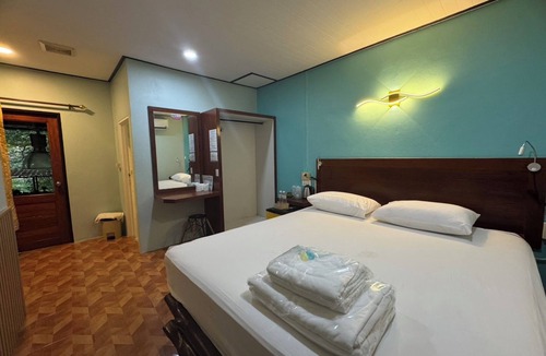 Lan Saka Cabin | Baan Kao Kod