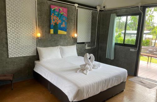 Phanom House | Baanrimfai Homestay