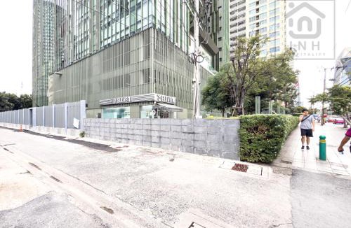 Pathumwan Apartment | Bangkok High-Floor Luxury Suite 2 Bedrooms 2 Bathrooms King & Queen Bed Sky Pool Heart of Siam District 曼谷高层奢华套房 两卧两卫 特大床 大床 无边泳池 坐落暹罗商圈核心