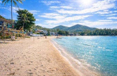 Chaloklum Villa | Beachfront 4BR Villa with Private Pool - Ocean Access