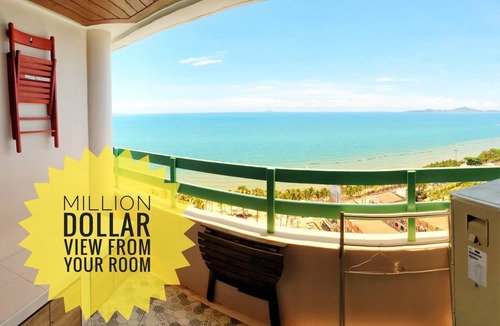 Na Kluea Condo | Beachfront 54sqm studio w ocean view, king bed, Netflix, & Pool Ask ChatGPT