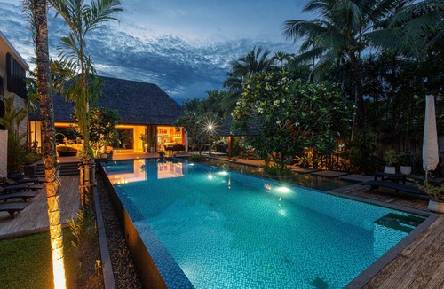 Choeng Thale House | Boutique 5BR Phuket Villa - Huge Pool - Tropical Retreat