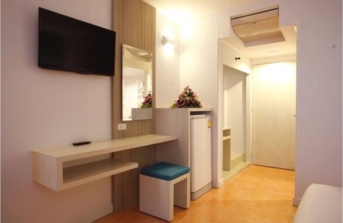 Karon Hotel | * Boutique hotel superior room #19, 3 min walk to karon beach *