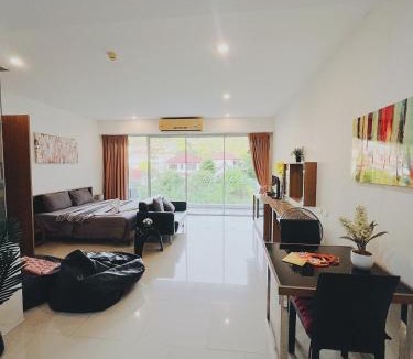 Karon Apartment | CHIC Beautiful apartment by the seaside, terrace, pool, free gym