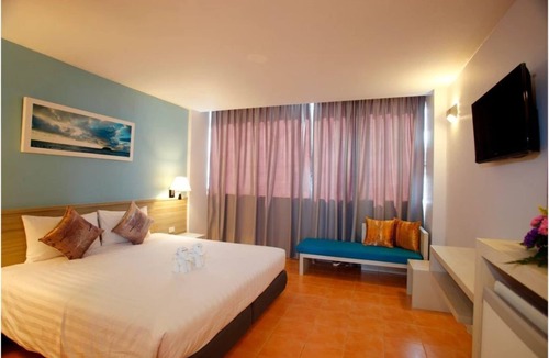 Karon Hotel | City View superior room #12, 3 mins to Karon beach