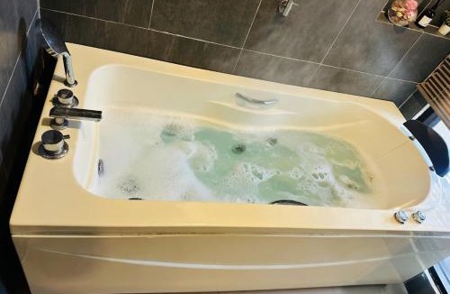 Khlong Sam Prawet Apartment | Coco City Jacuzzi 1-Airport City Access