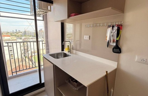 Phra Khanong Apartment | Cozy 1-bedroom apartment in fabulous Bang Chak area with AC