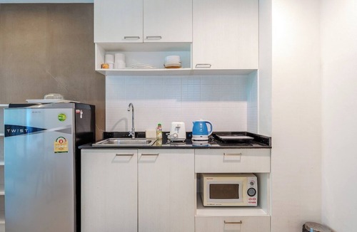 Rawai Apartment | Cozy 1-bedroom apartment in tranquil Tambon Rawai with AC