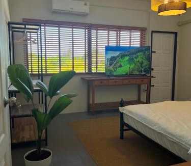 Khuekkhak Apartment | Cozy 2-Bedroom Apartment with Sofa Bed Central Khao Lak Near the Beach