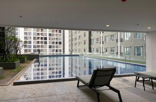 Talat Phlu Apartment | Cozy room with a relax built-in