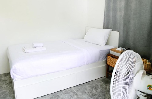 Khlong Thom Hotel | Dinnano