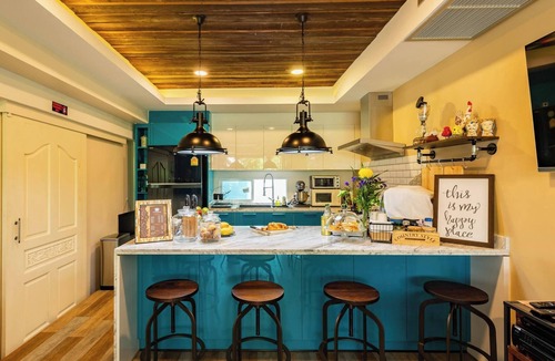 Bang Na House | Dual-view luxury corner retreat, artisan touches