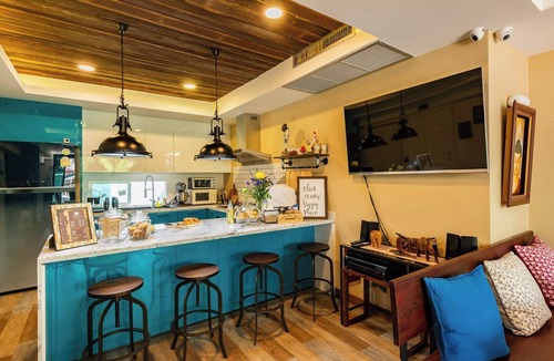 Bang Na House | Dual-view luxury corner retreat, artisan touches