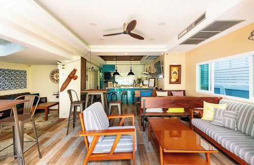 Bang Na House | Dual-view luxury corner retreat, artisan touches