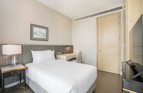 Chidlom Apartment | Elegant Two-Bedroom Executive Suite in Ratchadamri – Prime Bangkok Location