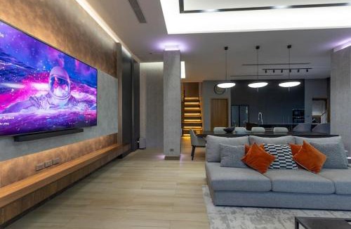 Ban Saiyuan House | Feel Like a King Biggest Best VillaCinema gym #v42