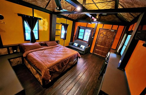 Ranong Hotel | Flower Power Village