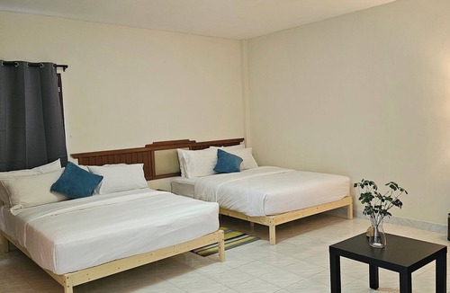 Thep Kasattri Hotel | Friends Retreat Guesthouse - Private Rooms Near Phuket Airport