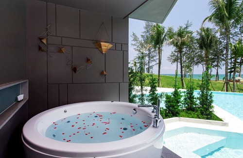 Khuekkhak Resort | Grand Pool Access +Jacuzzi Seaview (PS5)