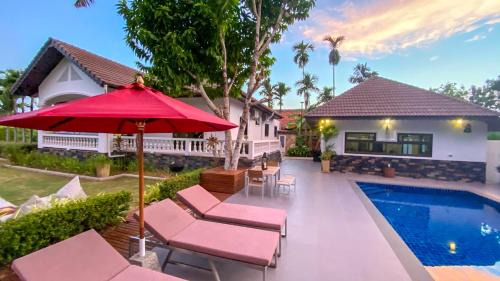 Chalong Villa | Happy Family Villa 2 -Phuket Private Pool Villa 5 bedrooms with large kitchen and garden