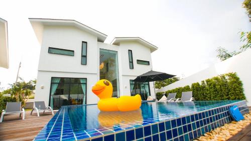 Chalong Villa | Happy Family Villa - 6 bedrooms Phuket Private Pool Villa 300 meters to the sea